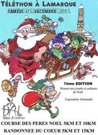 Course de pères noël et de traîneaux et marche du coeur