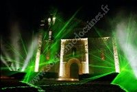 Du sable elle resurgit vivante