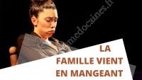 La famille vient en mangeant