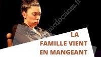 La famille vient en mangeant